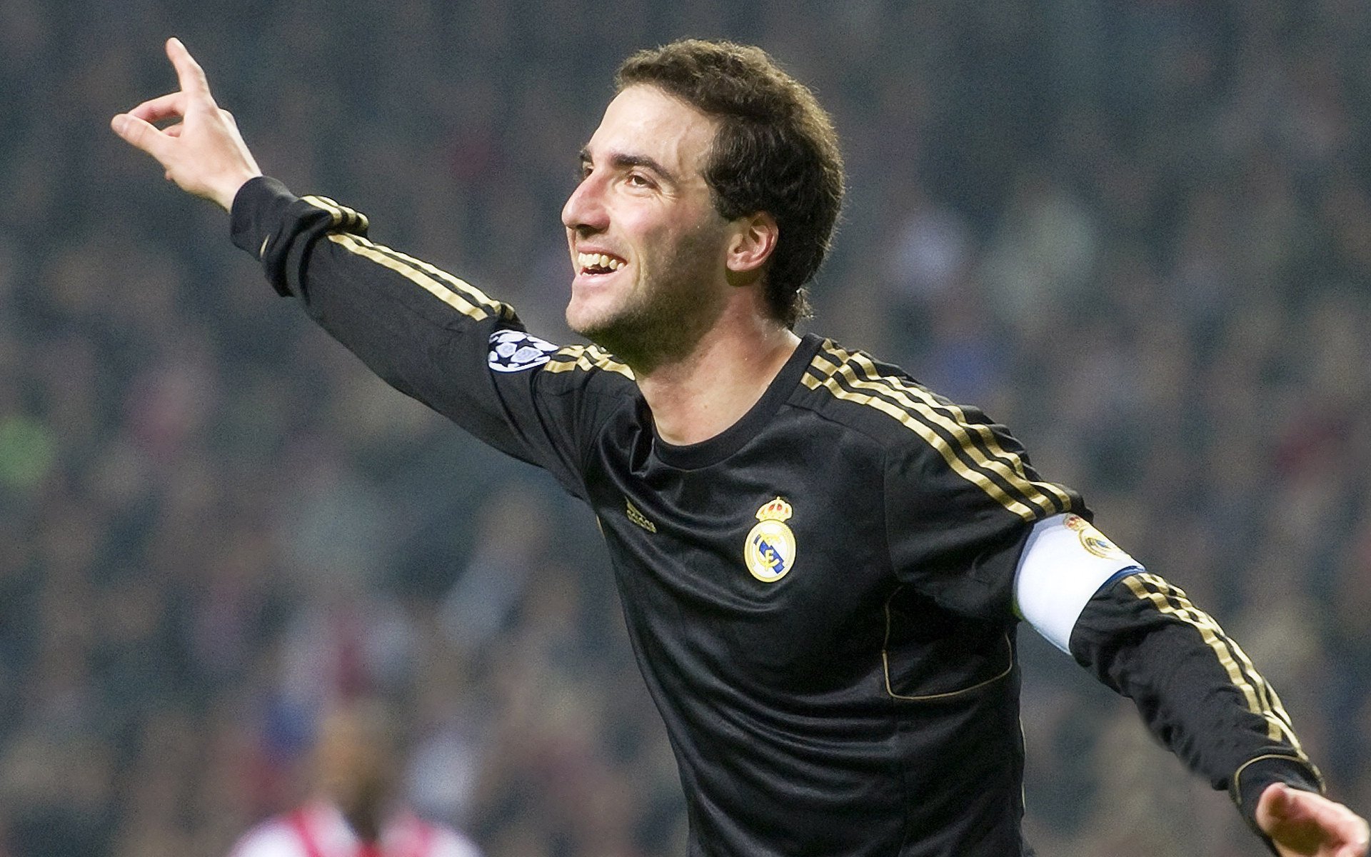 电竞选手粉丝互动：真诚交流，传递正能量，电竞选手和粉丝